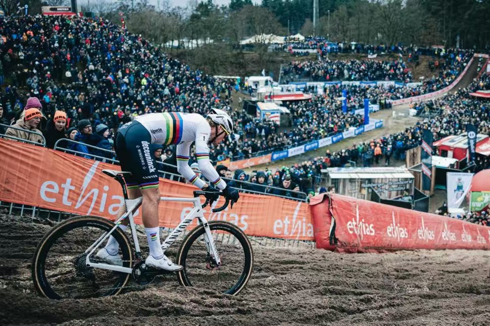 Van der Poel, il Re del Cross Country, una leggenda imbattuta sotto la maglia Alpecin